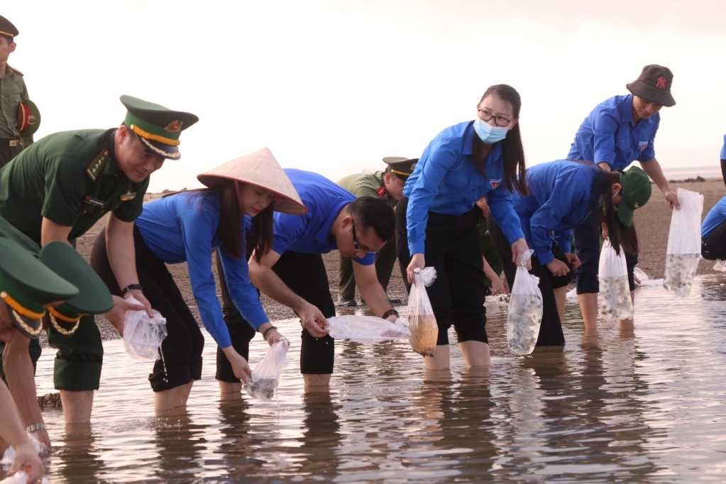Quảng Ninh: Ra quân hưởng ứng Ngày Môi trường thế giới